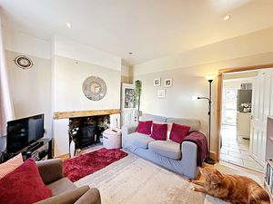 Lounge- click for photo gallery